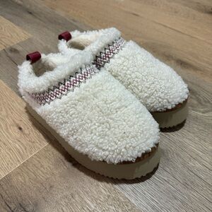 Cozy Sherpa Slip-On Clog - Cream